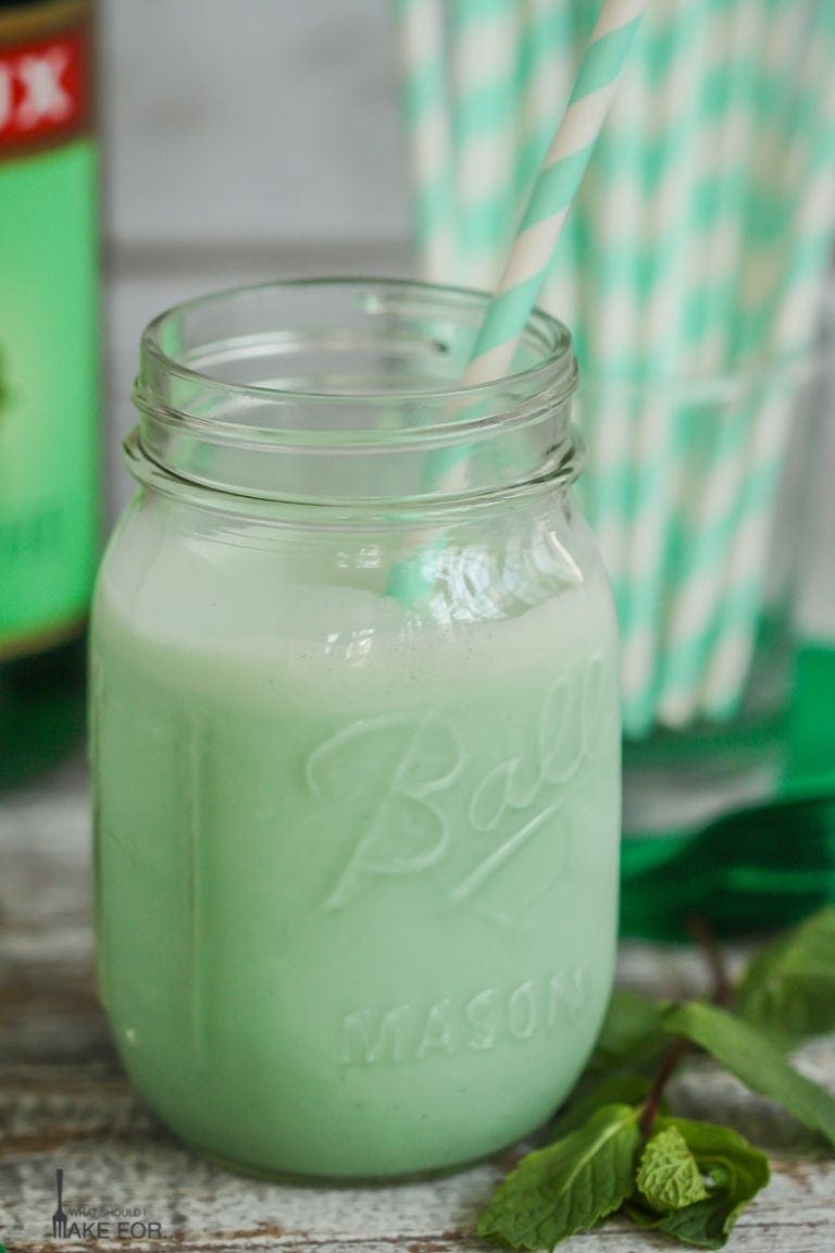 Boozy McDonald's Shamrock Shake | Green St Patrick’s Day Drink Recipes You Must Try
